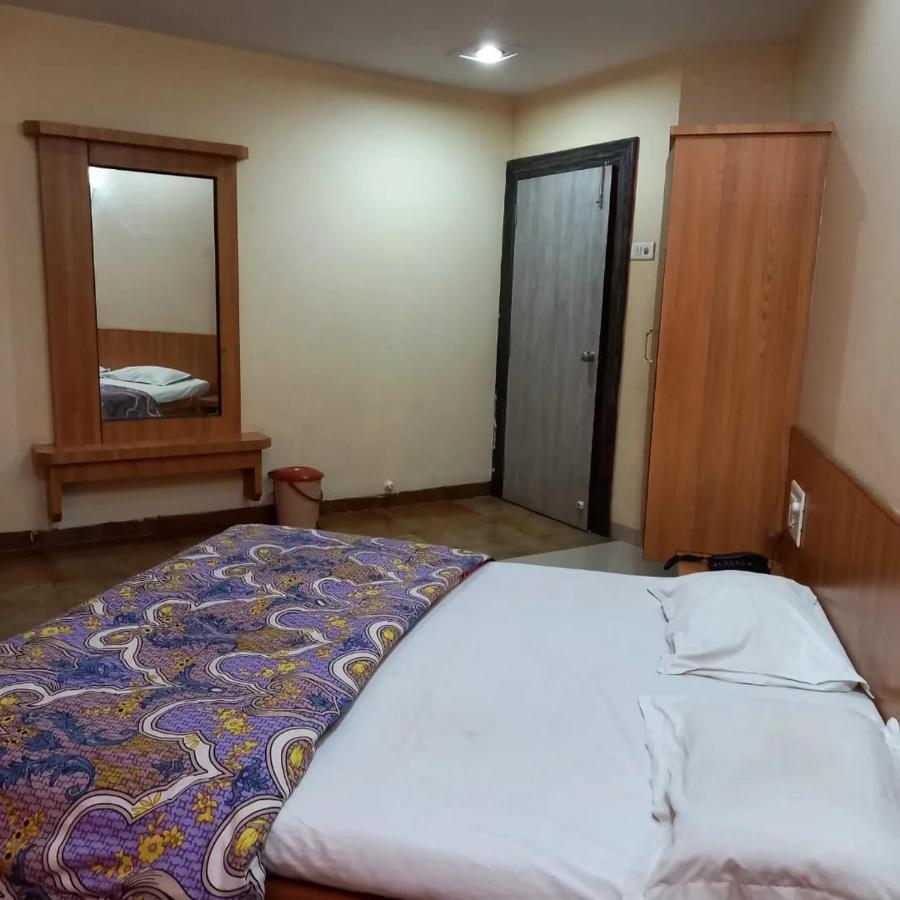 Sharan Hotel Ширди Экстерьер фото